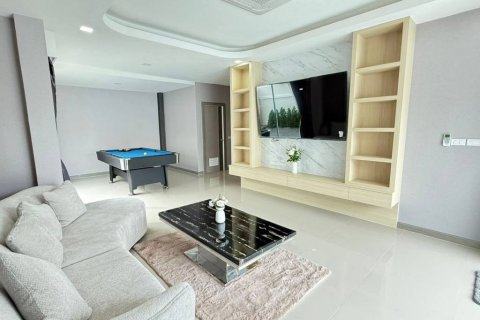 Villa in Pattaya, Thailand 5 Schlafzimmer № 135235 - Foto 2