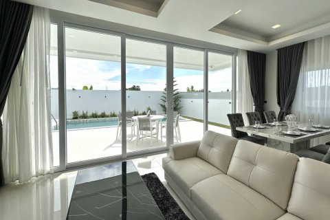 Chalet de 3 dormitorios en Pattaya, Tailandia № 134564 - foto 3