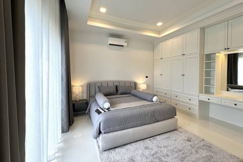 Chalet de 3 dormitorios en Pattaya, Tailandia № 134564 - foto 9
