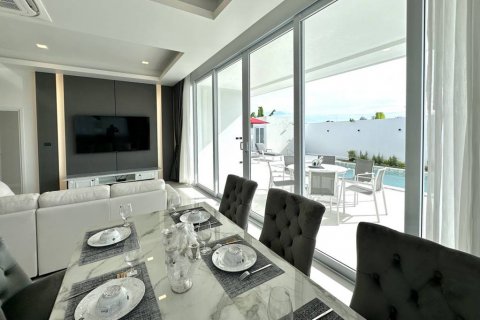 Chalet de 3 dormitorios en Pattaya, Tailandia № 134564 - foto 5