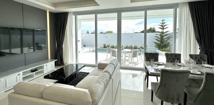 Chalet de 3 dormitorios en Pattaya, Tailandia № 134564