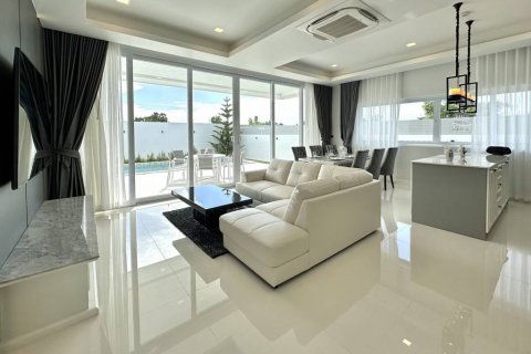 Chalet de 3 dormitorios en Pattaya, Tailandia № 134563 - foto 5