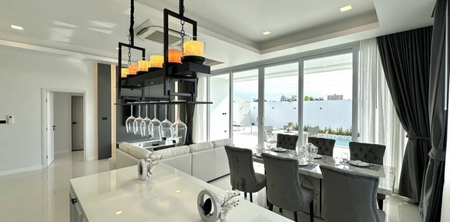 Chalet de 3 dormitorios en Pattaya, Tailandia № 134563