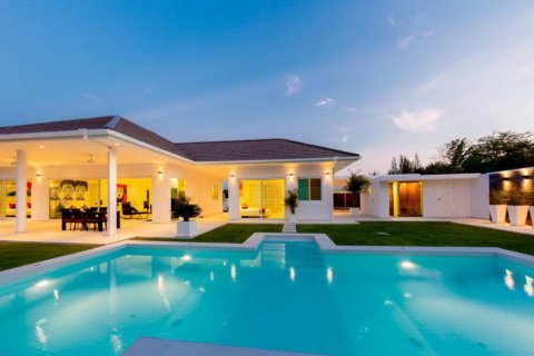 Chalet de 3 dormitorios en Hua Hin, Tailandia № 134494 - foto 2