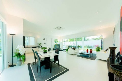 Chalet de 3 dormitorios en Hua Hin, Tailandia № 134494 - foto 9