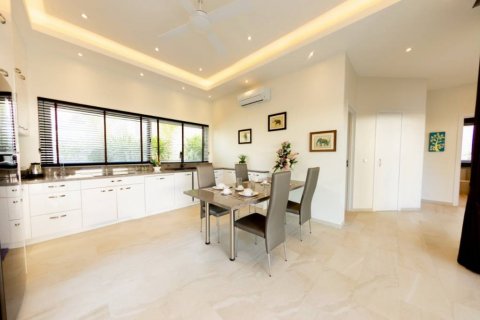 Chalet de 3 dormitorios en Hua Hin, Tailandia № 134491 - foto 5