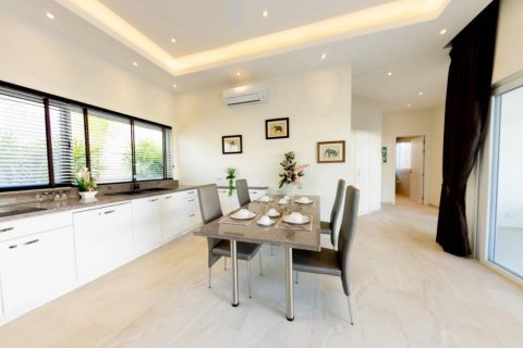 Chalet de 3 dormitorios en Hua Hin, Tailandia № 134491 - foto 10