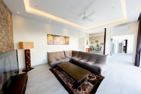 Chalet de 3 dormitorios en Hua Hin, Tailandia № 134491 - foto 8