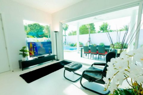 Chalet de 3 dormitorios en Hua Hin, Tailandia № 134489 - foto 5