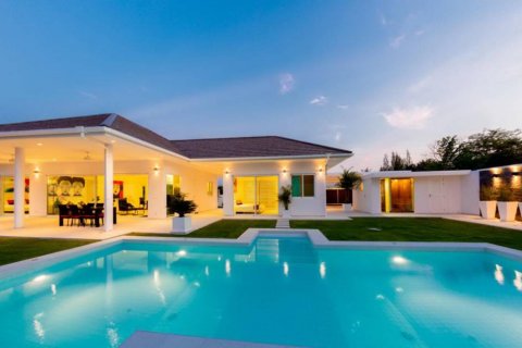 Chalet de 3 dormitorios en Hua Hin, Tailandia № 134489 - foto 3