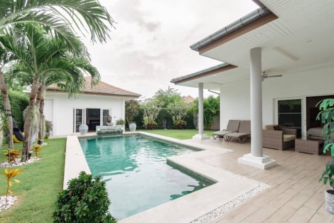 Chalet de 4 dormitorios en Hua Hin, Tailandia № 134490 - foto 3