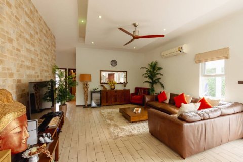 Chalet de 4 dormitorios en Hua Hin, Tailandia № 134490 - foto 10