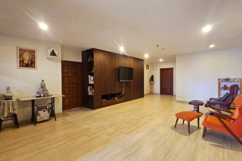 Condo in Watthana, Bangkok, Thailand, 3 bedrooms  № 169176