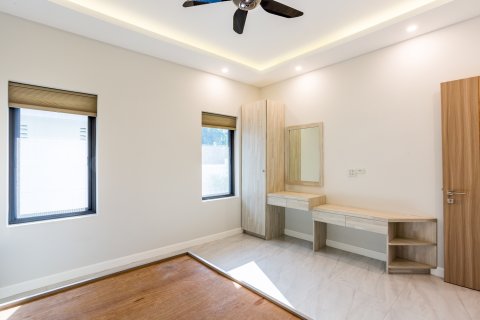 Chalet de 4 dormitorios en Pran Buri, Tailandia № 168575 - foto 19