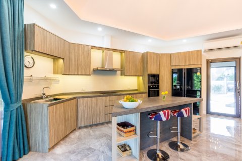 Chalet de 4 dormitorios en Pran Buri, Tailandia № 168575 - foto 6