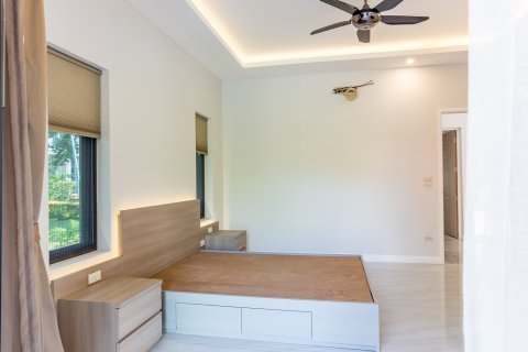 Chalet de 4 dormitorios en Pran Buri, Tailandia № 168575 - foto 25