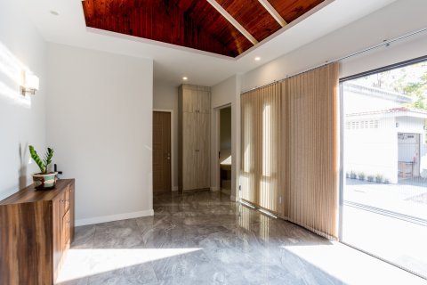 Chalet de 4 dormitorios en Pran Buri, Tailandia № 168575 - foto 9