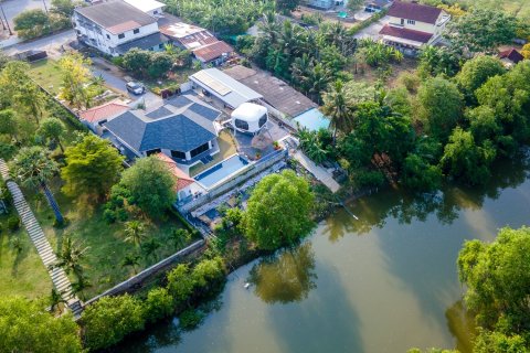 Chalet de 4 dormitorios en Pran Buri, Tailandia № 168575 - foto 2
