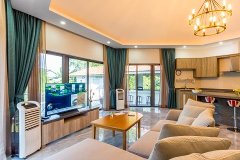 Chalet de 4 dormitorios en Pran Buri, Tailandia № 168575 - foto 8