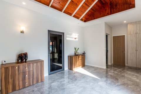 Chalet de 4 dormitorios en Pran Buri, Tailandia № 168575 - foto 10