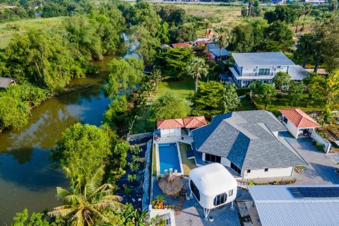 Chalet de 4 dormitorios en Pran Buri, Tailandia № 168575 - foto 24
