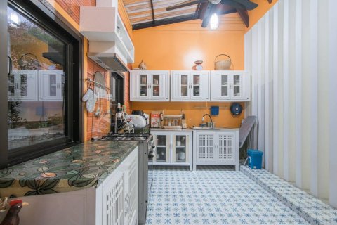 Chalet de 4 dormitorios en Hua Hin, Tailandia № 168577 - foto 18