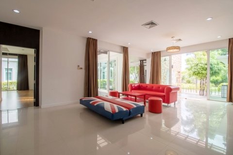 Chalet de 3 dormitorios en Hua Hin, Tailandia № 168578 - foto 5