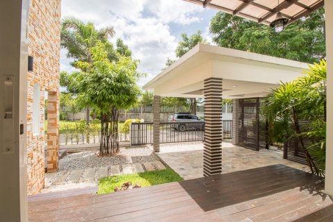 Chalet de 3 dormitorios en Hua Hin, Tailandia № 168578 - foto 28