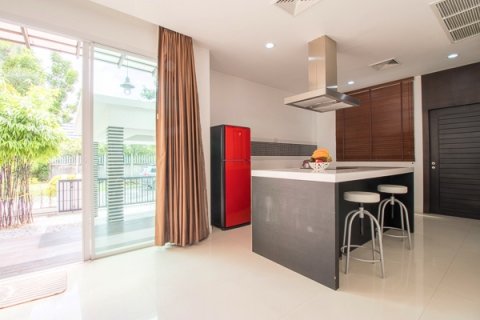 Chalet de 3 dormitorios en Hua Hin, Tailandia № 168578 - foto 10