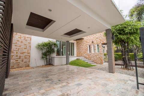 Chalet de 3 dormitorios en Hua Hin, Tailandia № 168578 - foto 2
