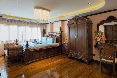 Propriété commerciale à Chiang Mai, Thaïlande 1486 m2 № 162771