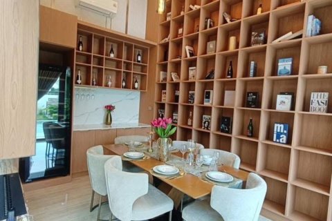 Chalet de 5 dormitorios en Pattaya, Tailandia № 203478 - foto 7