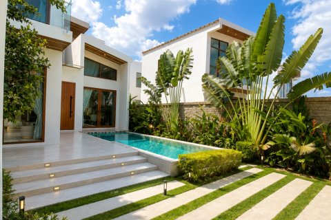 Chalet de 5 dormitorios en Pattaya, Tailandia № 203478 - foto 5