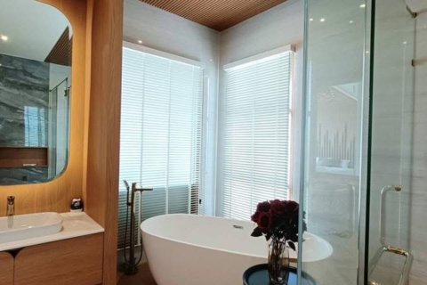 Chalet de 5 dormitorios en Pattaya, Tailandia № 203478 - foto 15