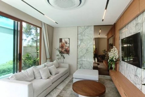 Chalet de 5 dormitorios en Pattaya, Tailandia № 203478 - foto 6