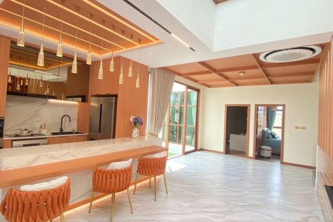 Chalet de 5 dormitorios en Pattaya, Tailandia № 203478 - foto 20