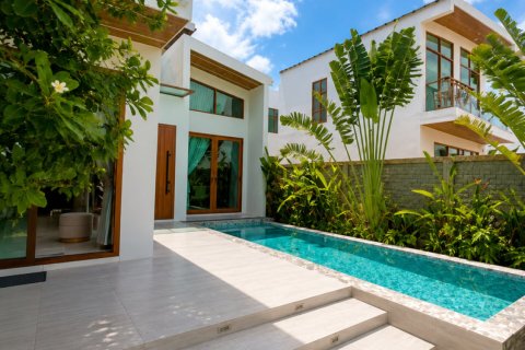 Chalet de 5 dormitorios en Pattaya, Tailandia № 203478 - foto 3