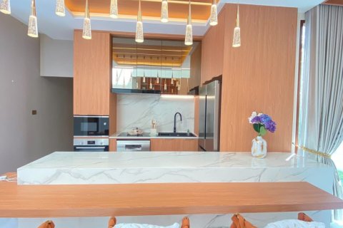 Chalet de 5 dormitorios en Pattaya, Tailandia № 203478 - foto 21