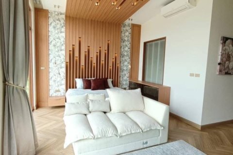 Chalet de 5 dormitorios en Pattaya, Tailandia № 203478 - foto 19
