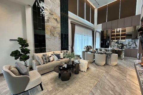 Chalet de 6 dormitorios en Pattaya, Tailandia № 203479 - foto 9