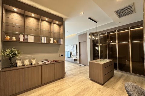Chalet de 6 dormitorios en Pattaya, Tailandia № 203479 - foto 11