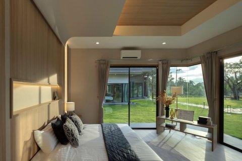 Chalet de 3 dormitorios en Pattaya, Tailandia № 203477 - foto 10