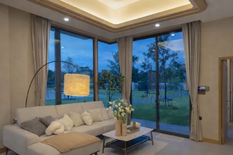 Chalet de 3 dormitorios en Pattaya, Tailandia № 203477 - foto 11