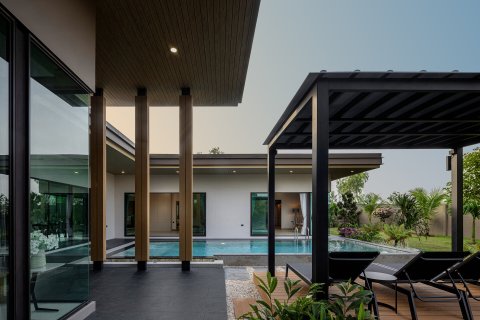 Chalet de 3 dormitorios en Pattaya, Tailandia № 203477 - foto 5