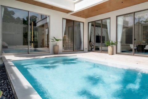 Chalet de 4 dormitorios en Pattaya, Tailandia № 203482