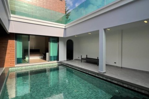 Chalet de 4 dormitorios en Pattaya, Tailandia № 172581 - foto 6