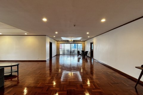 Condominio de 4 dormitorios en Khlong Toei, Bangkok, Tailandia № 201285 - foto 7