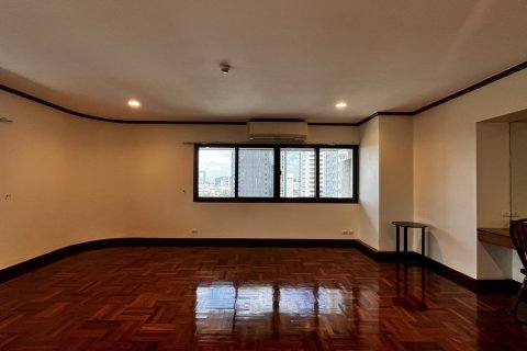 Condominio de 4 dormitorios en Khlong Toei, Bangkok, Tailandia № 201285 - foto 12