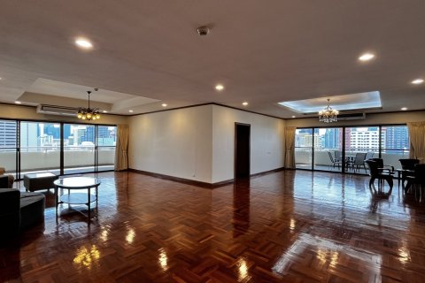 Condominio de 4 dormitorios en Khlong Toei, Bangkok, Tailandia № 201285 - foto 10