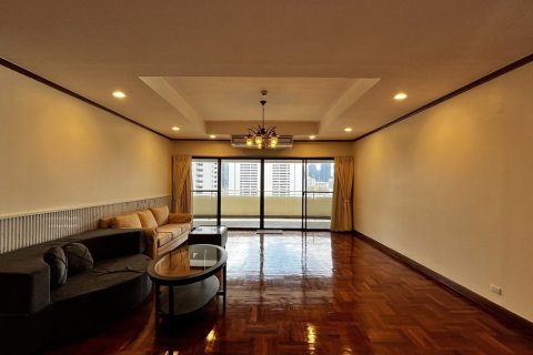 Condominio de 4 dormitorios en Khlong Toei, Bangkok, Tailandia № 201285 - foto 8